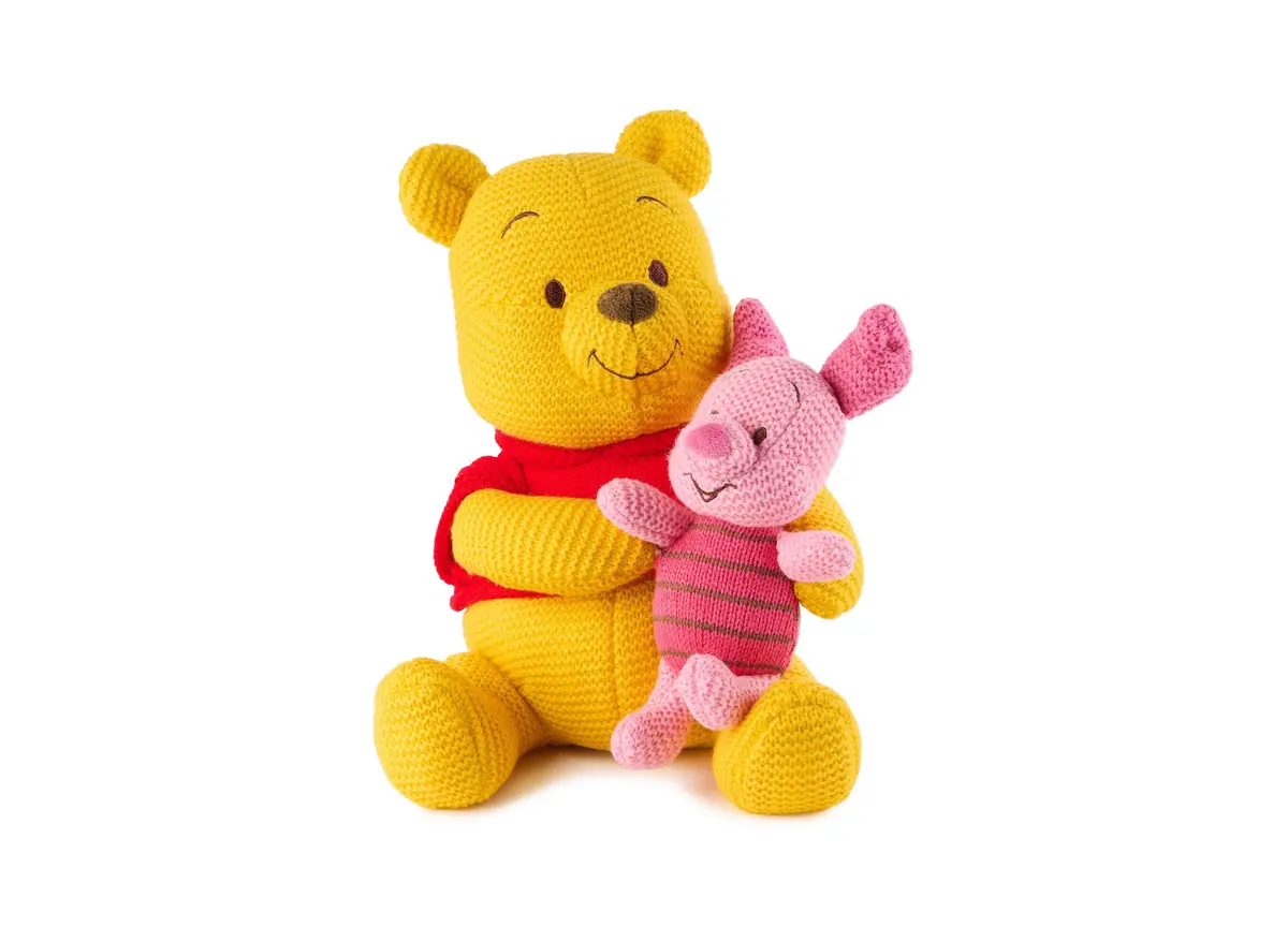 Gund Winnie The Pooh 10 Inch Knit Plush Pooh Holding Piglet 1