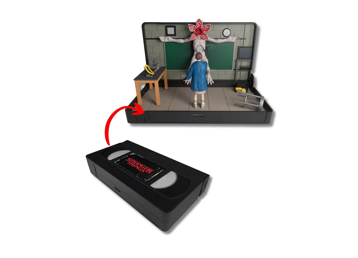 Wilder Toys Console Heroes Transforming Vhs - Stranger Things Classroom Battle Scene 1