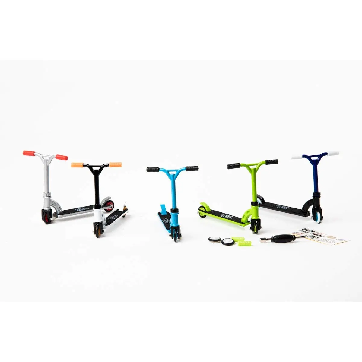 Grip & Tricks Mini Pro Blue Finger Scooter Deluxe Set 1
