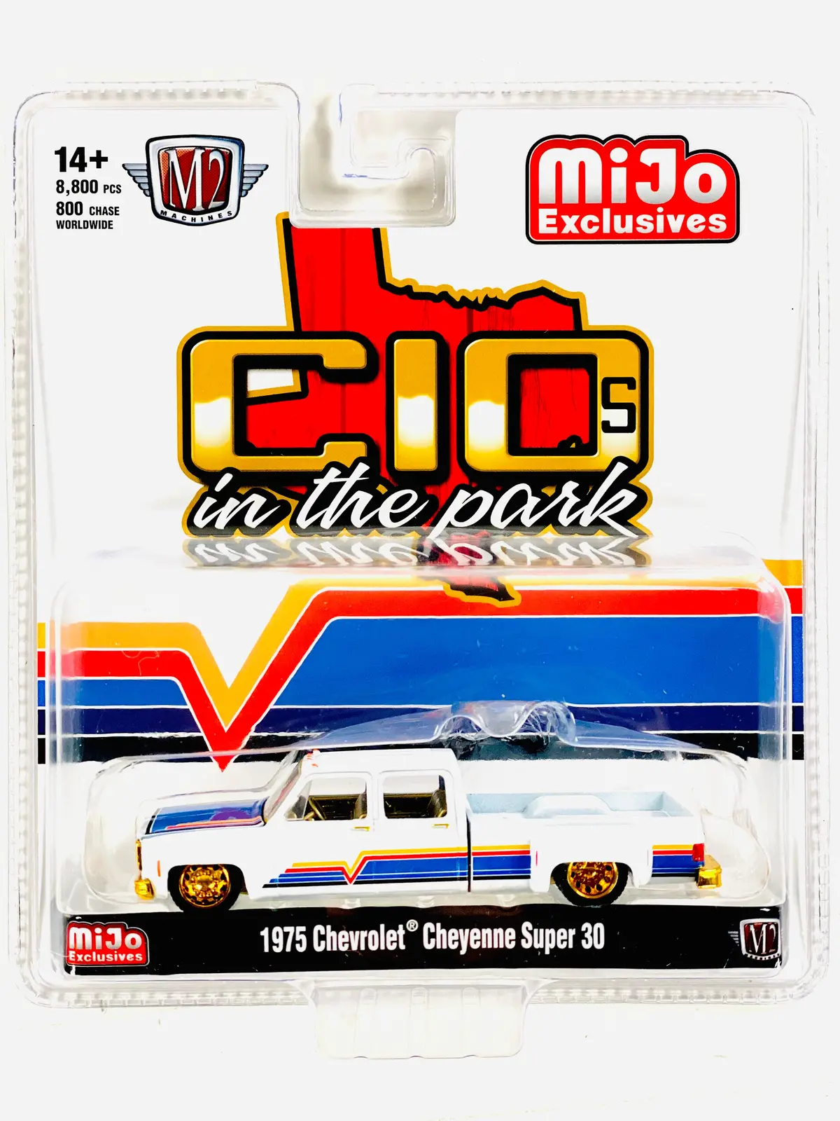 M2 Machines C10's In The Park 1975 Chevrolet Cheyenne Super 30 Dually White Truck Chase 1