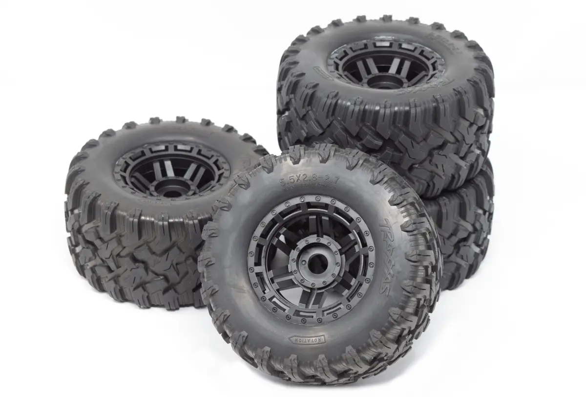 1/10 Maxx Wheels & Tires (Factory Glued Assembled (Set 4) New Traxxas 89076-4 1