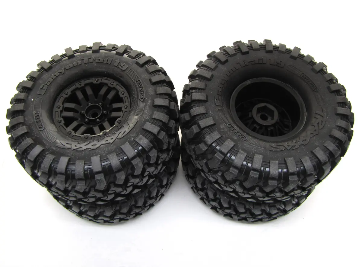 Trx-4 Defender - Tires & Wheels (Factory Assembled Glued 4 82256-4 1