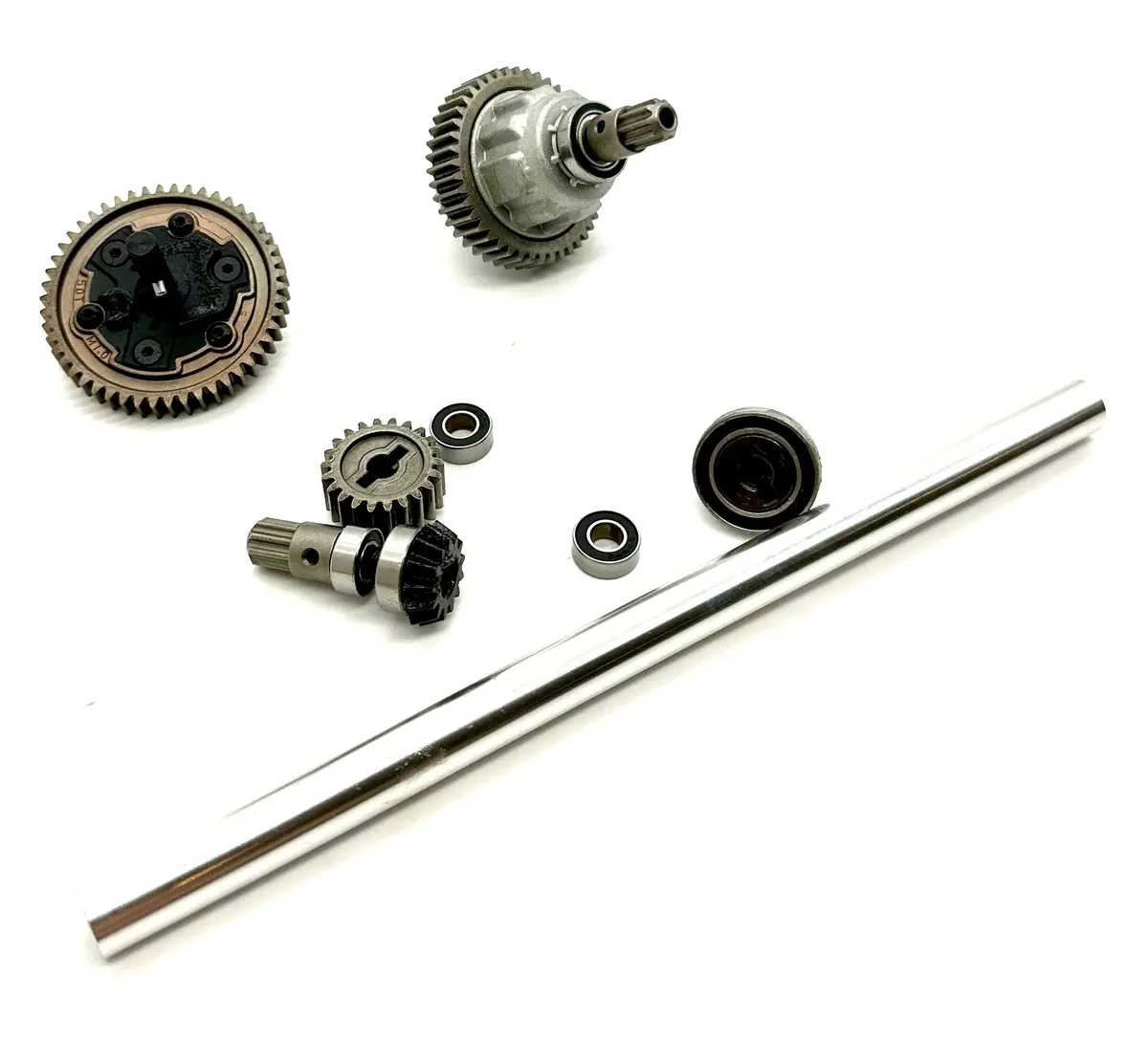 1/10 Maxx Ultimate Spur Gear Center Differential, Driveshaft Cush Drive 89087-4 1