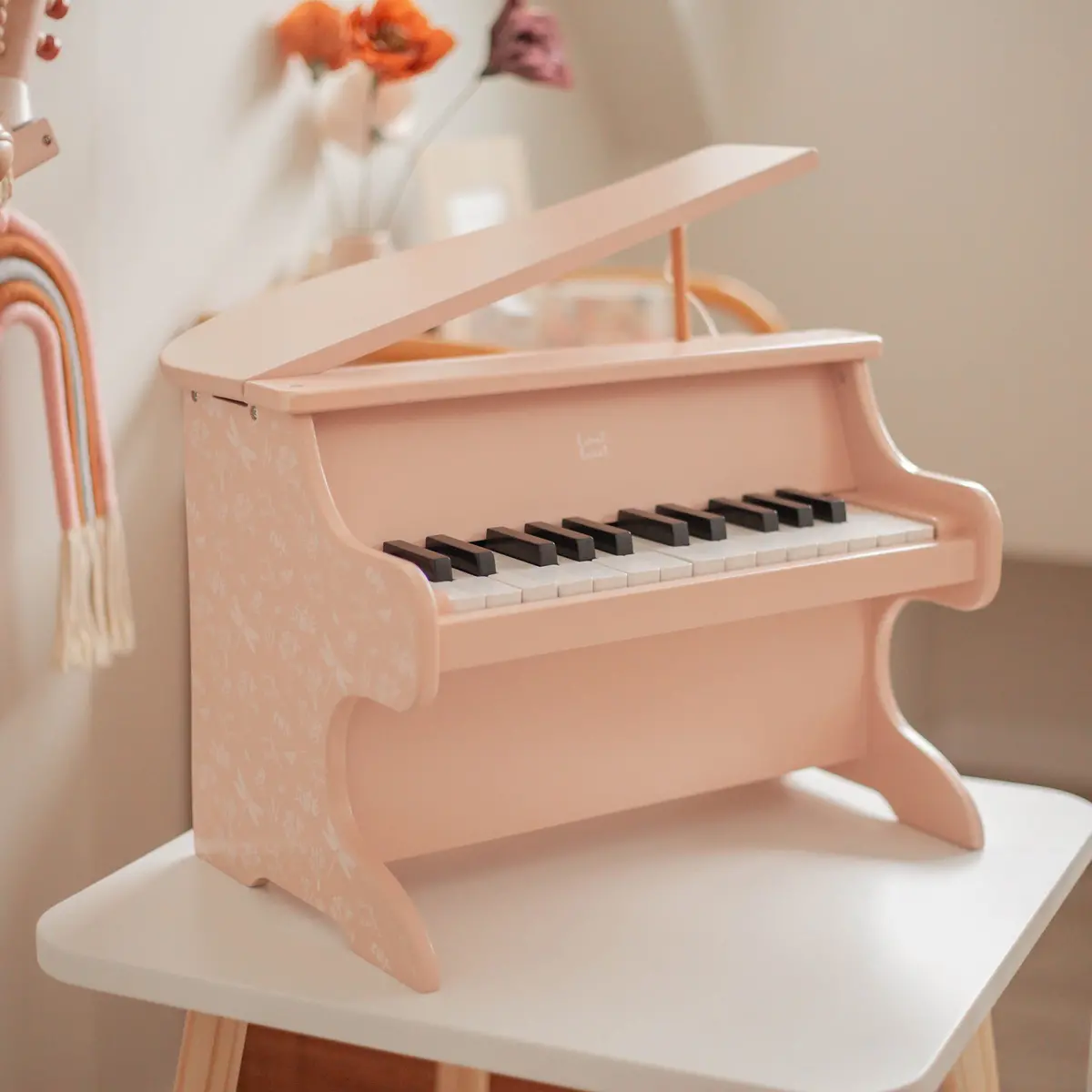 Wooden Piano: Pink & Playful Drawings 1